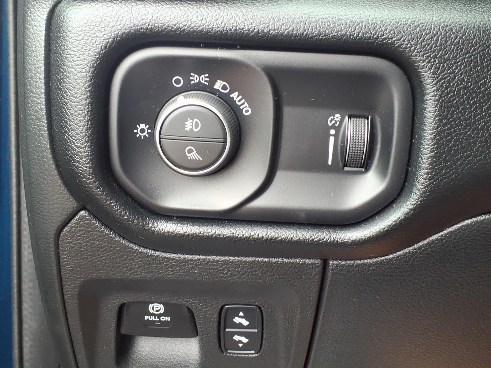 2022 RAM 1500 Big Horn Quad Cab 4x4 6'4' Box