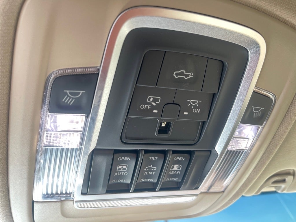 2020 RAM 3500 Laramie Crew Cab 4x4 8' Box