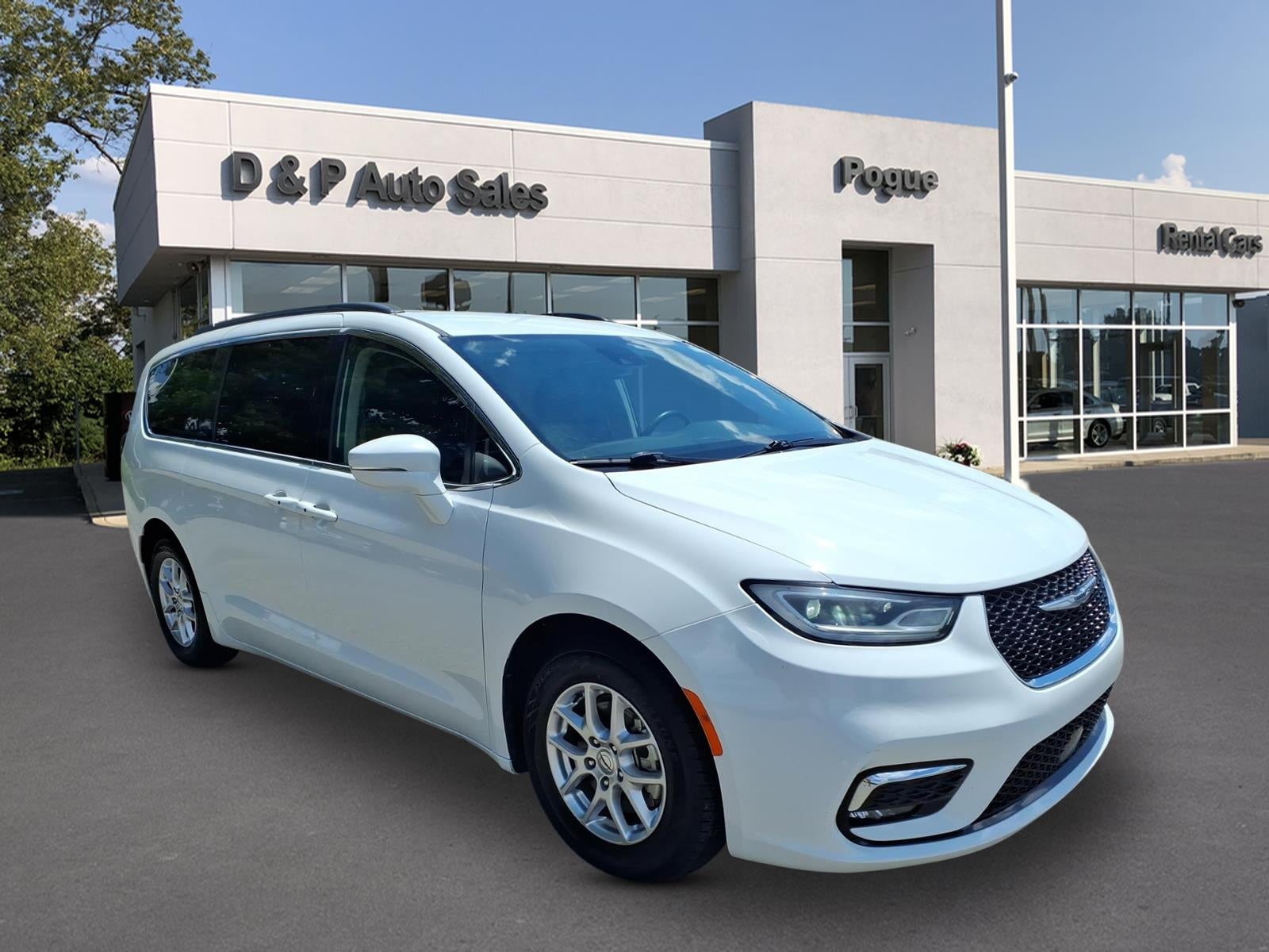 2022 Chrysler Pacifica Touring L's photo
